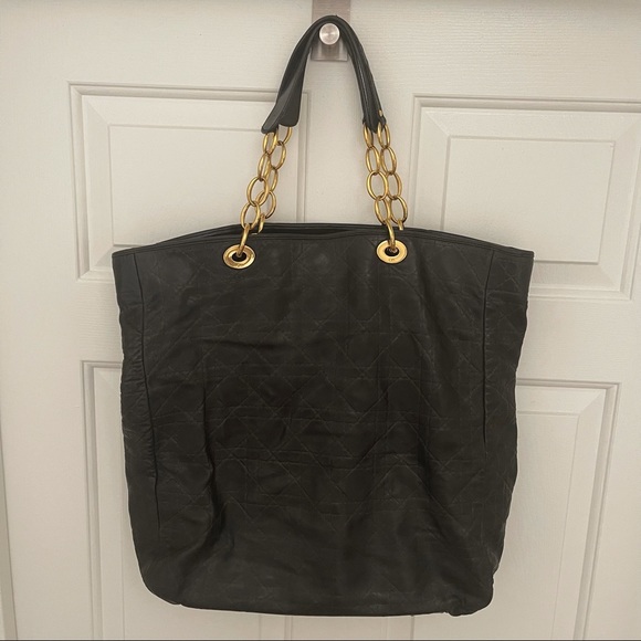 CHRISTIAN DIOR
Quilted Cannage Large Chain Tote - Picture 5 of 15